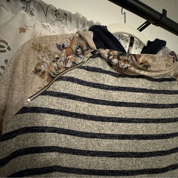 LOVELY MELODY | double hoodie contrasting fabric floral & stripe | XL - Picture 5 of 5